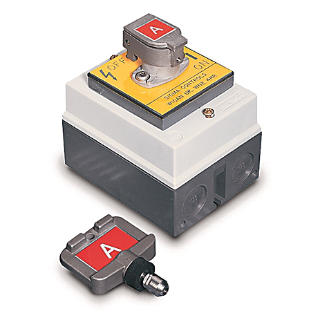 440T-MRKSS110A - Interruptor giratorio de una sola tecla - Montaje en caja, etiquetado de código de llave grabado, 2 contactos NA y 2 NC, corriente de 20 A